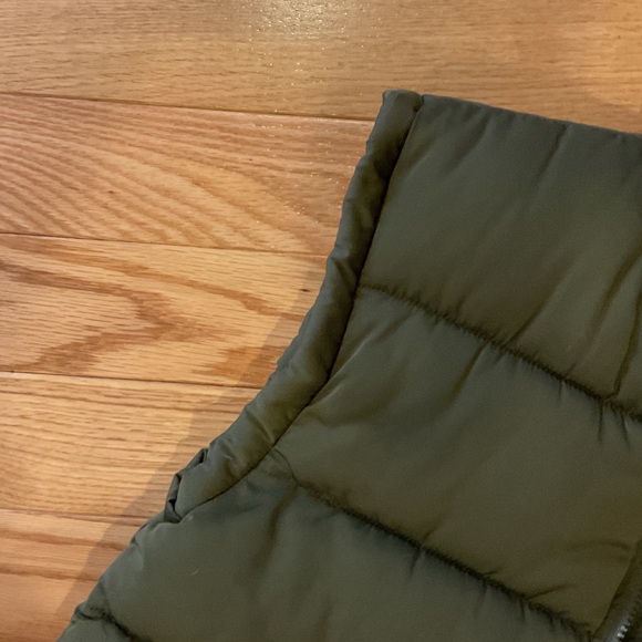 New In NWT Olive Green Puffer Vest GORPCORE cottagecore medium ptp 18 medium - Picture 7 of 9